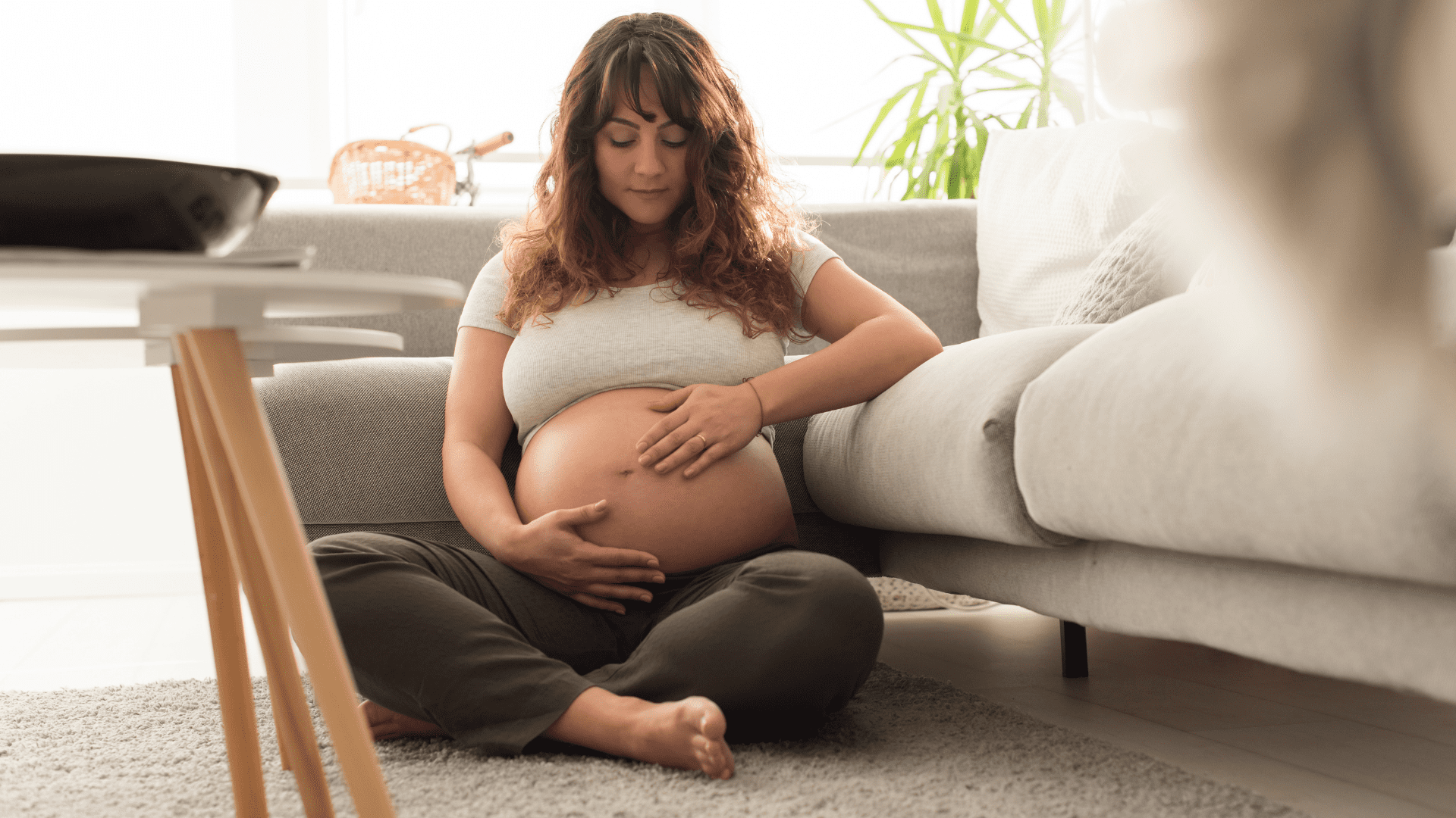 É normal sentir cólica durante a gravidez?